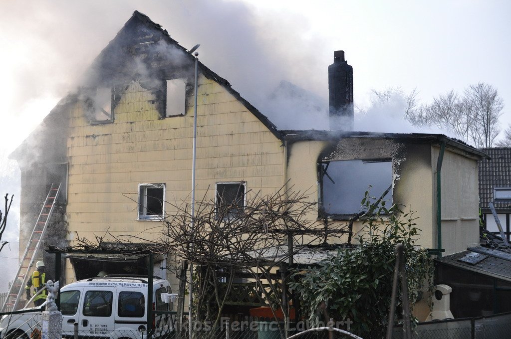 Haus komplett ausgebrannt Leverkusen P60.JPG